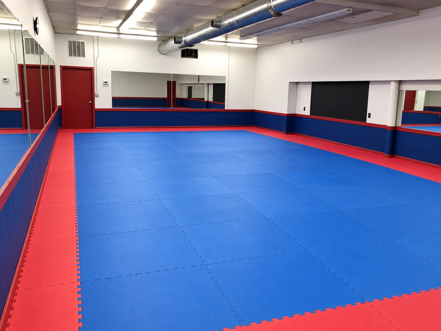 Mirrored studio for Taekwon-Do and Kickboxing classes organized by Red Dragon Academy